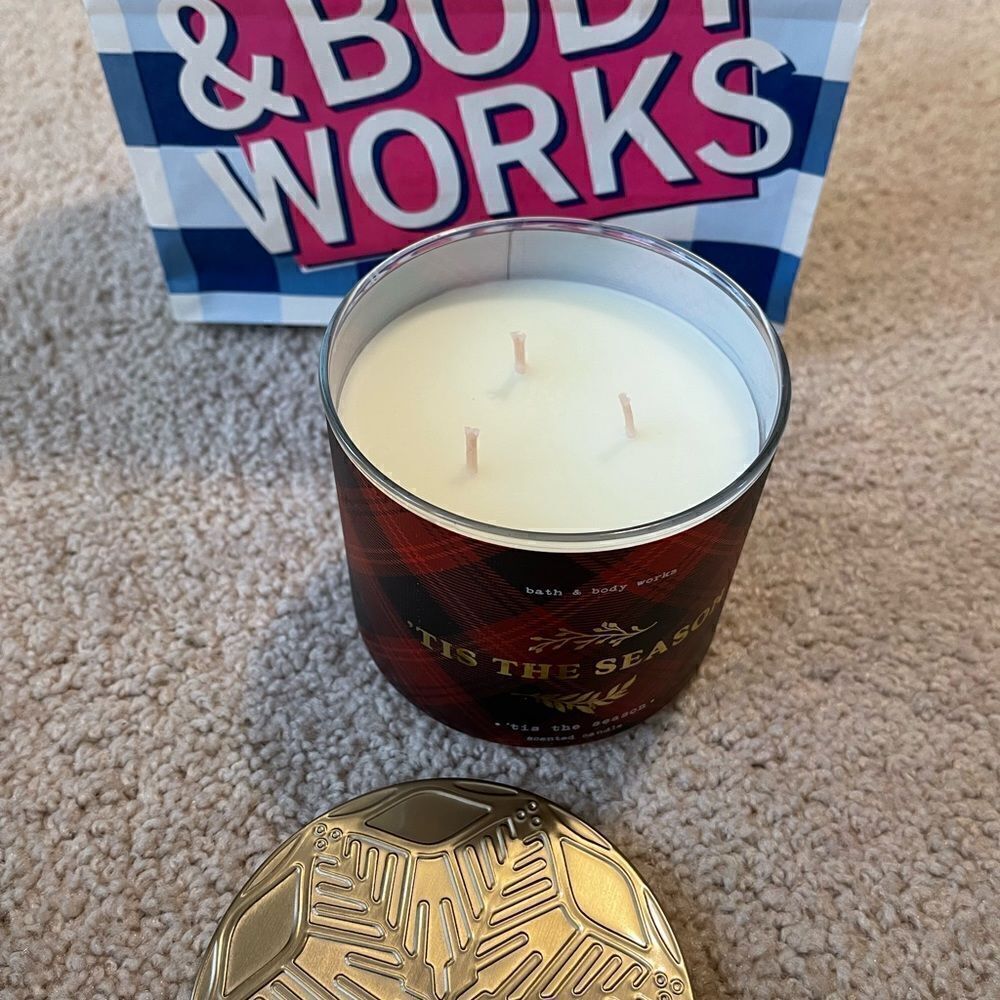 🎅🏼🎄 🆕 Bath & Body Works ‘Tis the Season Candle ⭐️ - Picture 3 of 4